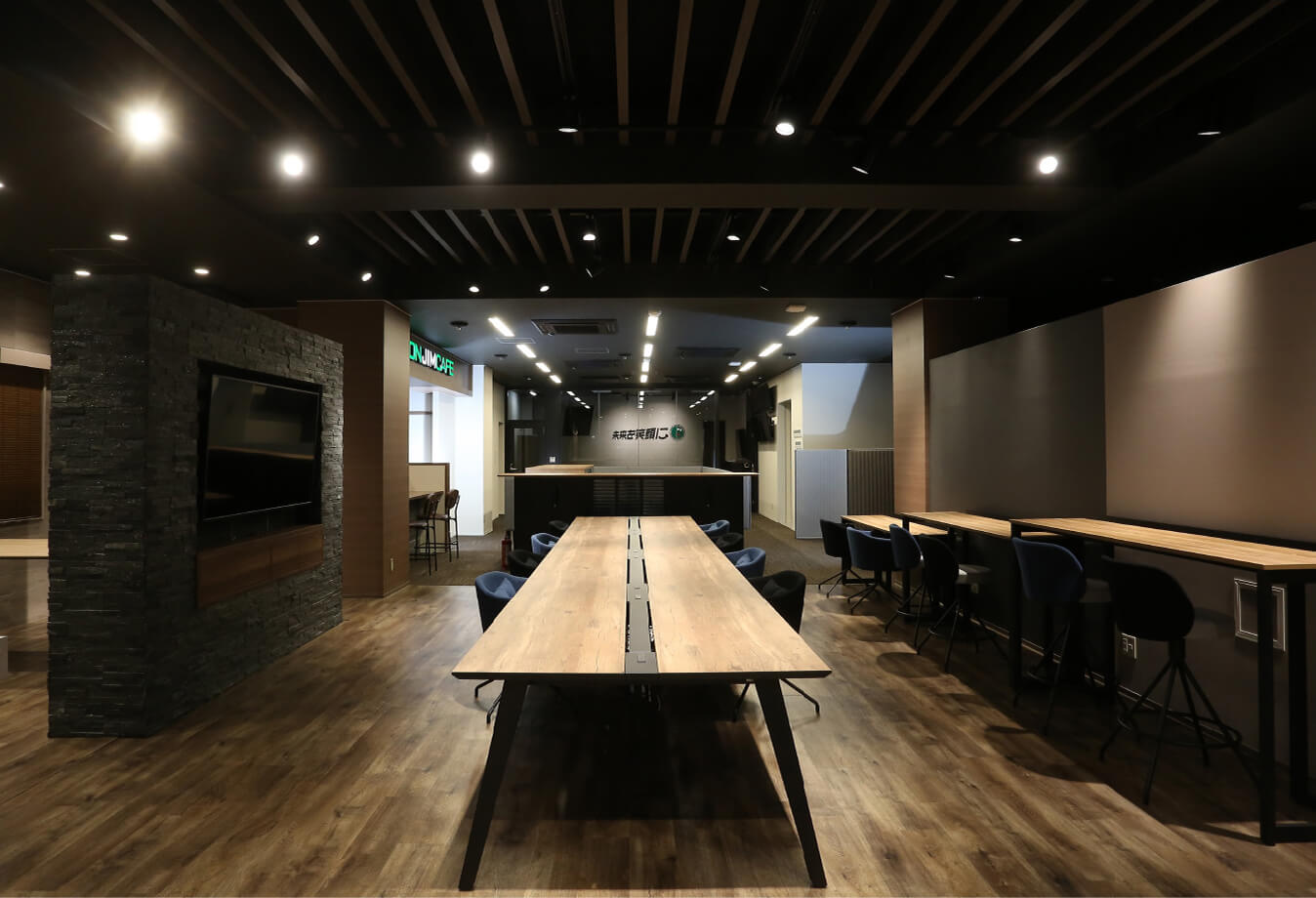 In 四日市 Chameleon Office Tour